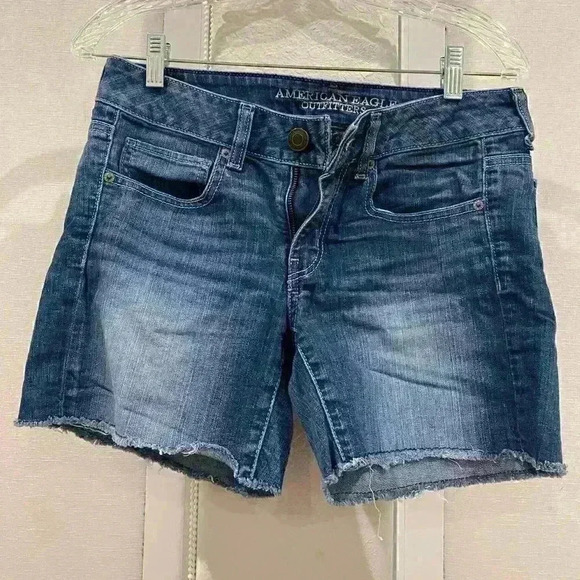 American Eagle Stretch Bermuda Shorts 14” across Sz 6 in EUC! - Picture 1 of 6